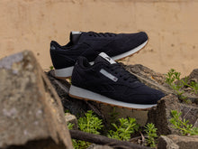 Load image into Gallery viewer, Reebok Classic Leather - Black / Chalk / Gum