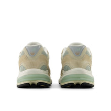 Load image into Gallery viewer, New Balance 2010 - Brown / Grey
