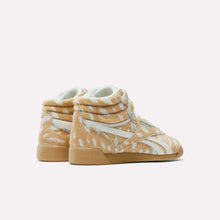 Load image into Gallery viewer, Reebok Freestyle Hi Women's - Doe / Chalk / Gum