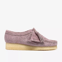 Load image into Gallery viewer, Clarks Women's Wallabe - Dusty Pink Embosed