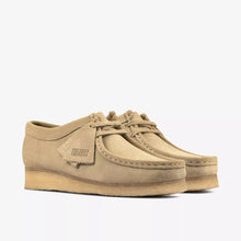 Load image into Gallery viewer, Clarks Wallabe Womens - Maple Suede