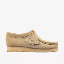 Load image into Gallery viewer, Clarks Wallabe Womens - Maple Suede