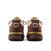 Load image into Gallery viewer, New Balance 990 - Pumpernickle / Pink Chalk