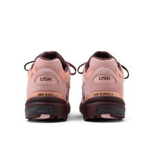Load image into Gallery viewer, New Balance 992 - Pink Chalk / Cherry Leather