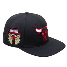 Load image into Gallery viewer, Pro Standard Chicago Bulls Logo Snapback Hat