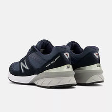 Load image into Gallery viewer, New Balance 990v5 - Navy / Silver